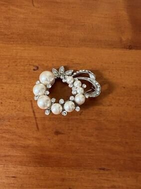 Silver Tone Faux Pearl Rhinestone Wreath Brooch Vintage Style Timeless Feminine
